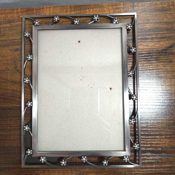 Vintage Metal Floral Pattern Frame 5"x7" Silver Rhinestones By Elsal - Picture 6 of 11